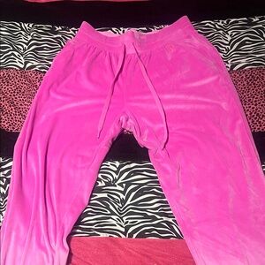 Pink Victoria’s Secret cuffed velvet joggers! 🩷🌺